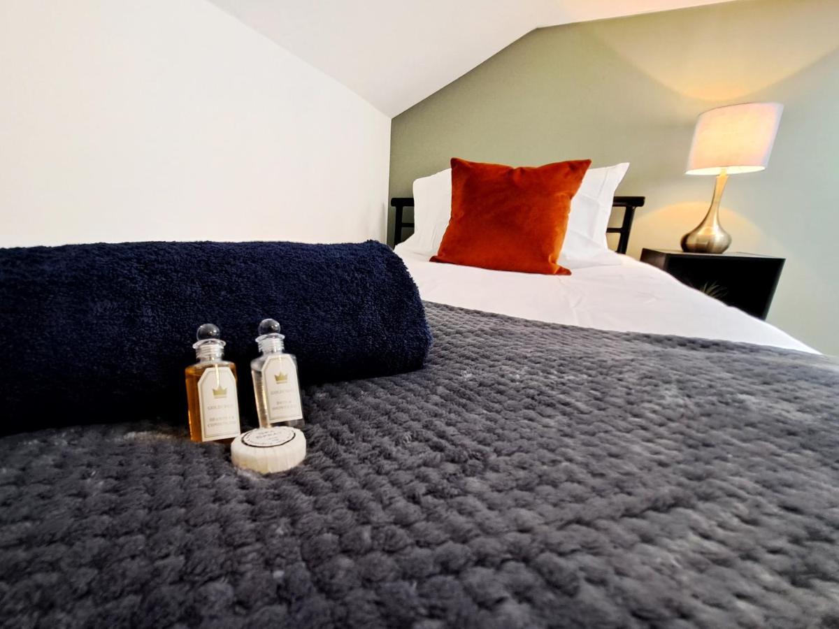 Bright 3 Bed Apartment With Terrace, Free Parking On Premises Watford  Zewnętrze zdjęcie