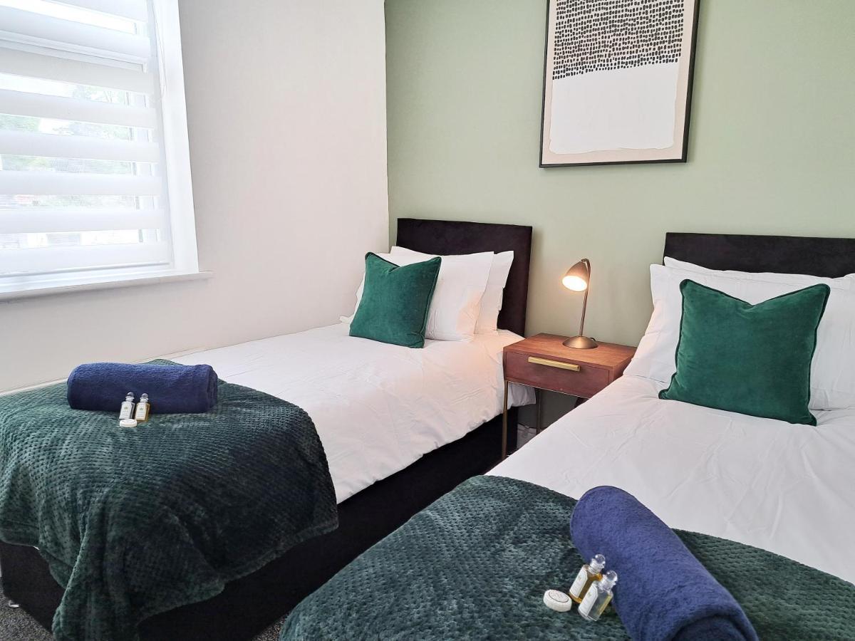 Bright 3 Bed Apartment With Terrace, Free Parking On Premises Watford  Zewnętrze zdjęcie