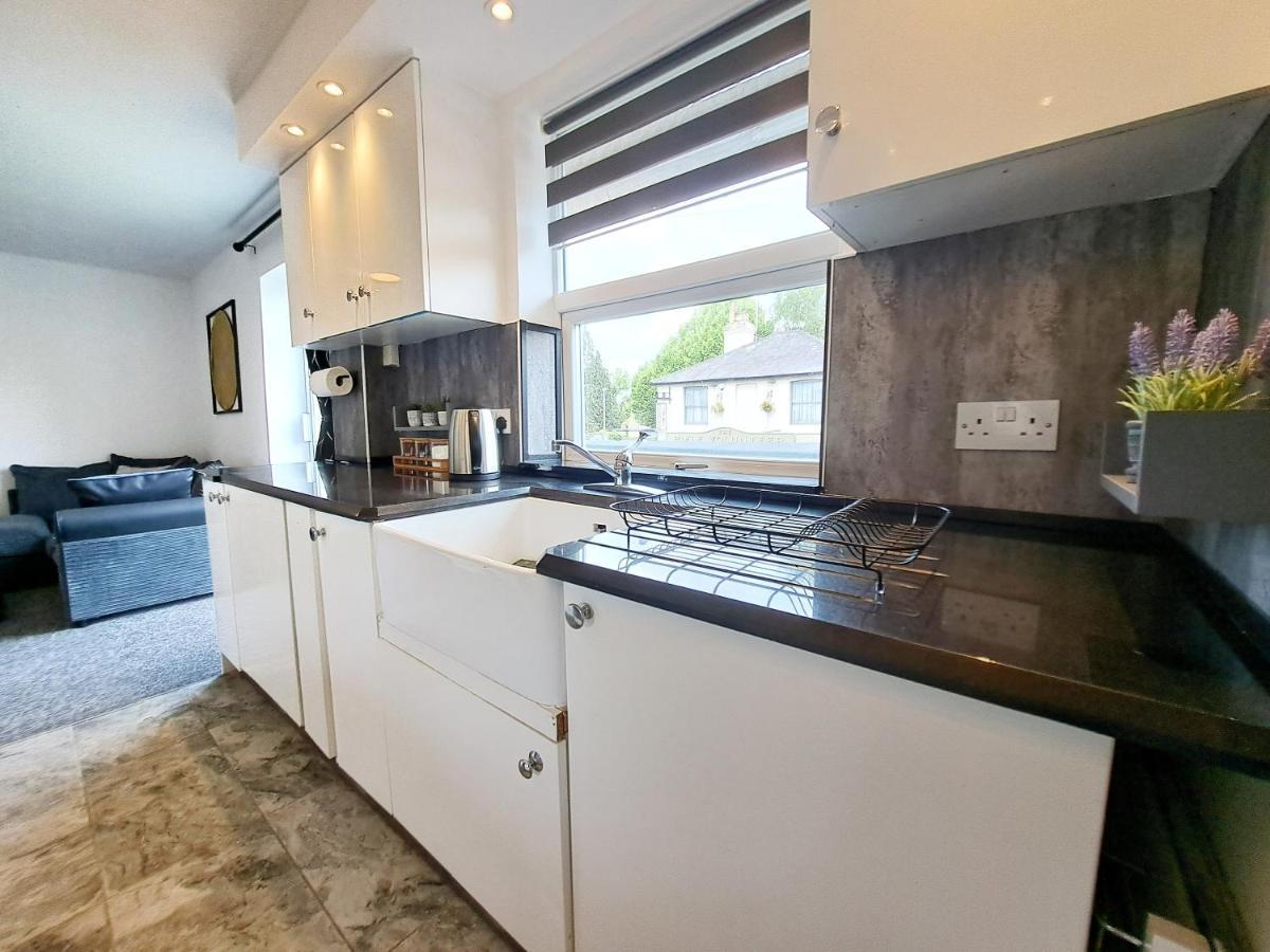 Bright 3 Bed Apartment With Terrace, Free Parking On Premises Watford  Zewnętrze zdjęcie
