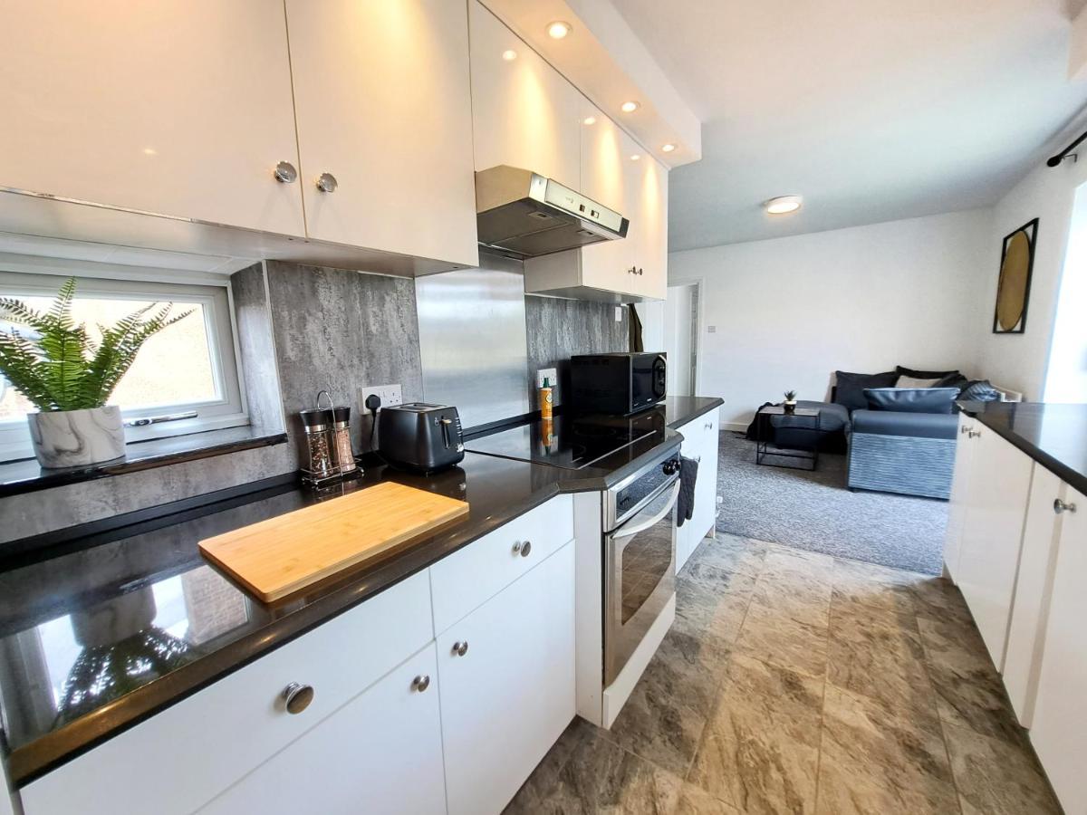 Bright 3 Bed Apartment With Terrace, Free Parking On Premises Watford  Zewnętrze zdjęcie